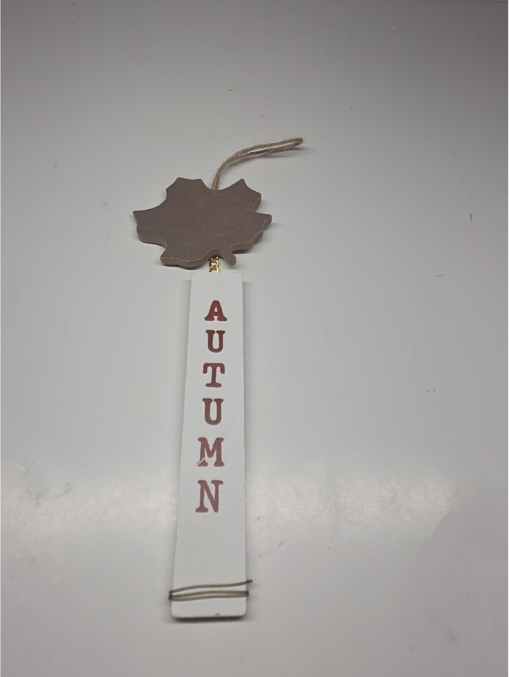 HARVEST DECOR LEAF WALL TAG HANGER AUTUMN 8 X 3 IN WHITE